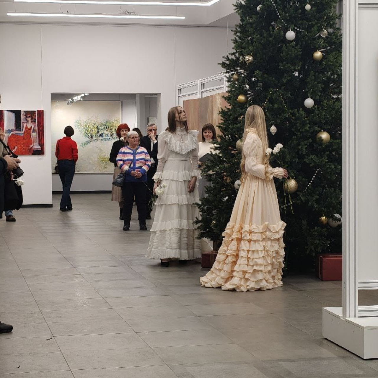 / НОВОЕ НА БЕЛОМ /. Ассоциация художников монументалистов г. Москва