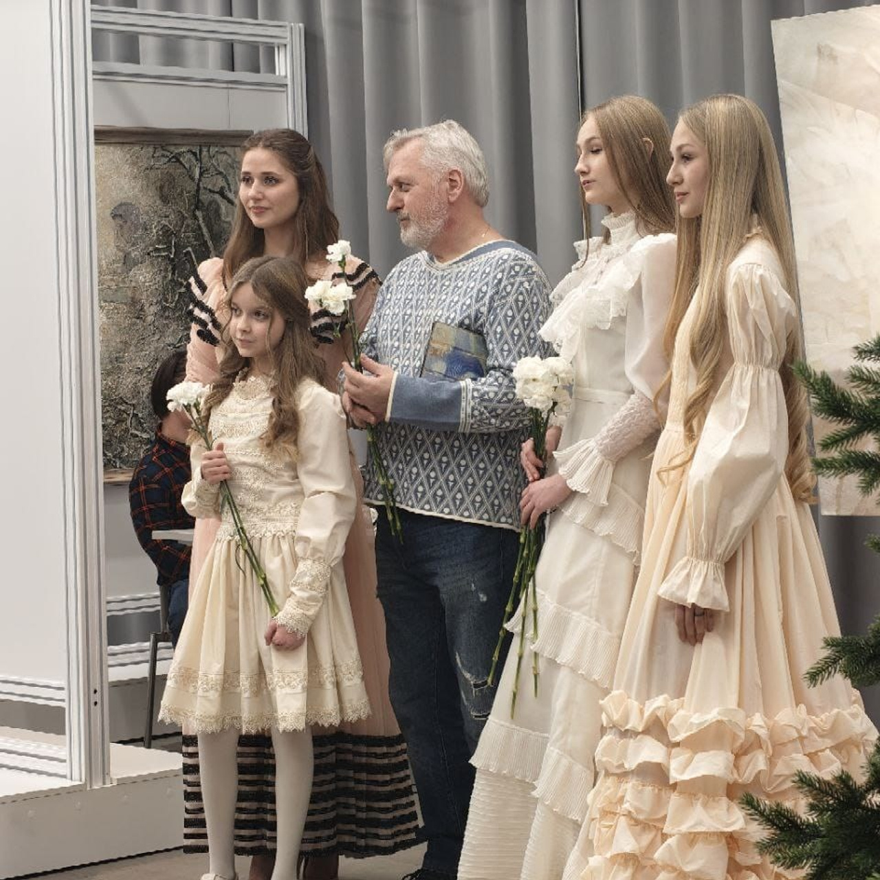 / НОВОЕ НА БЕЛОМ /. Ассоциация художников монументалистов г. Москва