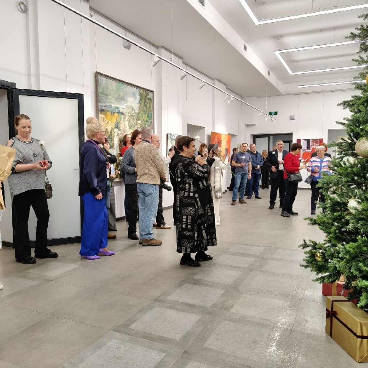 / НОВОЕ НА БЕЛОМ /. Ассоциация художников монументалистов г. Москва