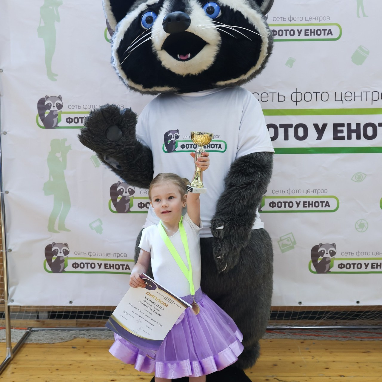 Портретная фотостудия ЛукБук. Фото на документы в Зеленограде. Фото на паспорт. Деловой портрет. Семейный портрет. Предметная фотосъемка. Фото на документы в Зеленограде. Фото на паспорт. Портретная фотостудия ЛукБук. Деловой портрет. Семейный портрет. Предметная фотосъемка