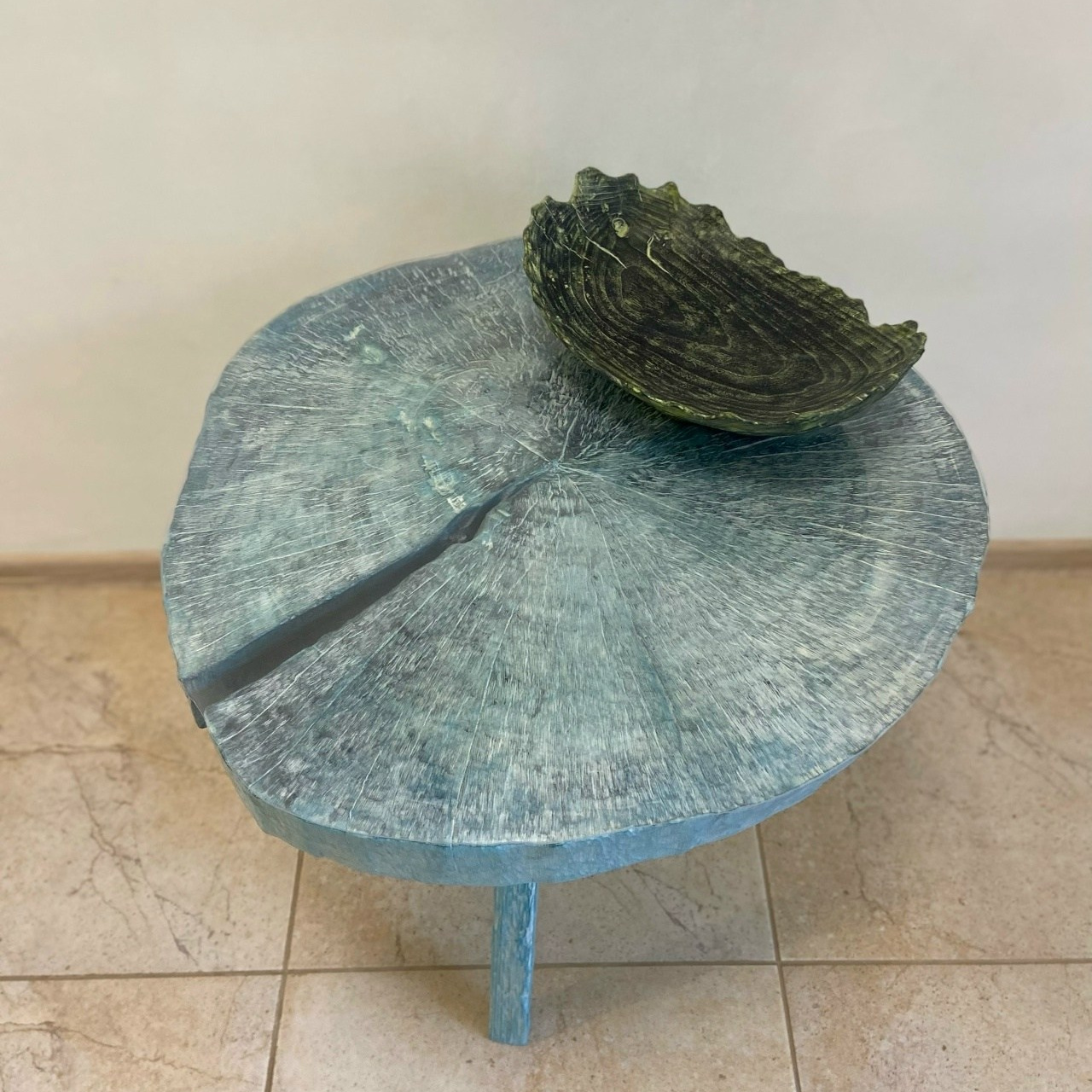 Журнальный столик из дерева «голубые небеса». Арт-объекты для стен. Авторские картины, панно, часы и портреты по фото