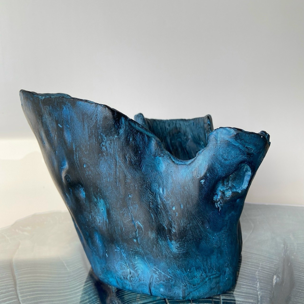 Ваза из дерева «Синяя корона леса». Арт-объекты для стен. Авторские картины, панно, часы и портреты по фото