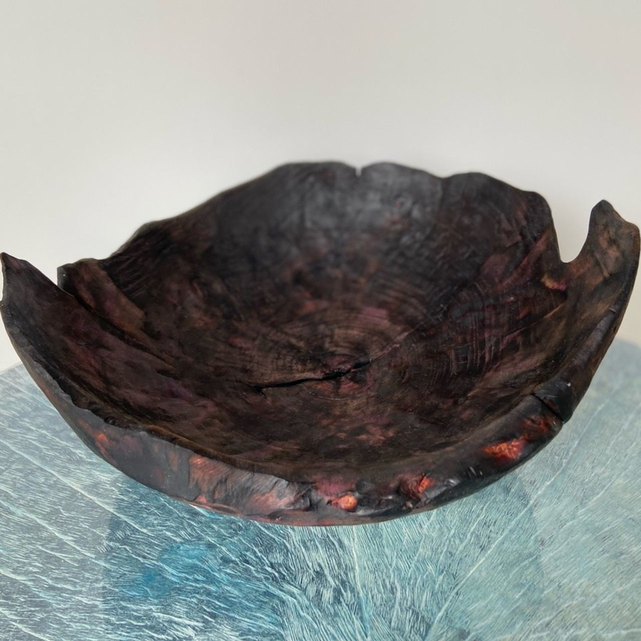 Чаша из дерева «Виноградный сок». Арт-объекты для стен. Авторские картины, панно, часы и портреты по фото