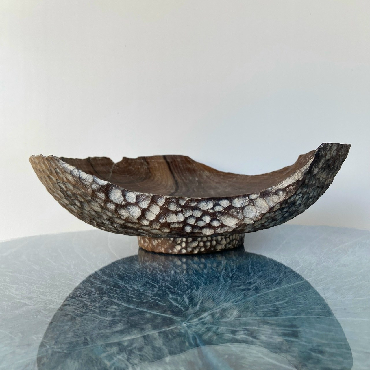 Чаша из дерева «Белая россыпь». Арт-объекты для стен. Авторские картины, панно, часы и портреты по фото