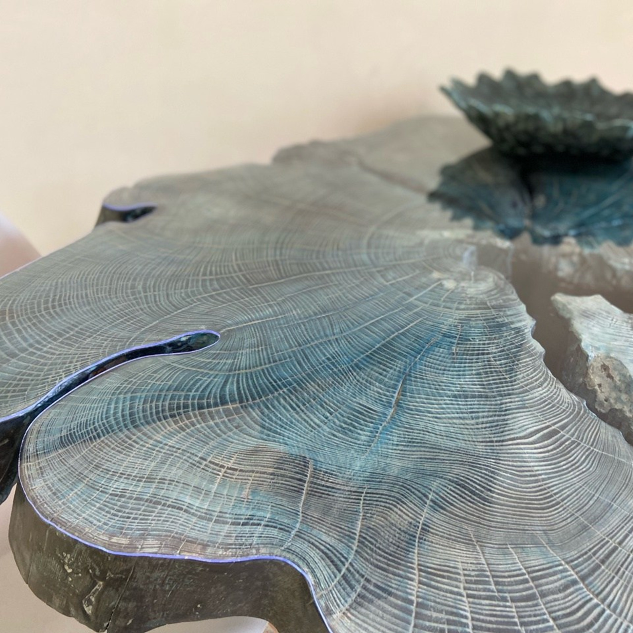 Стол из дерева «Морская глубина». Арт-объекты для стен. Авторские картины, панно, часы и портреты по фото