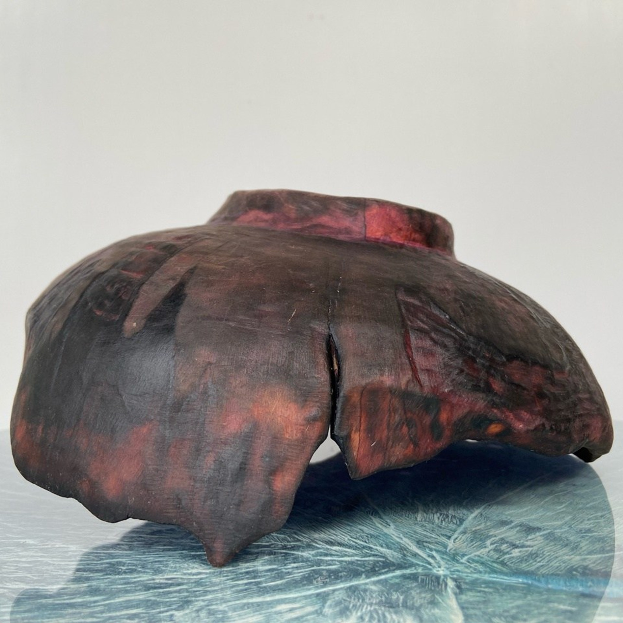 Чаша из дерева «Виноградный сок». Арт-объекты для стен. Авторские картины, панно, часы и портреты по фото