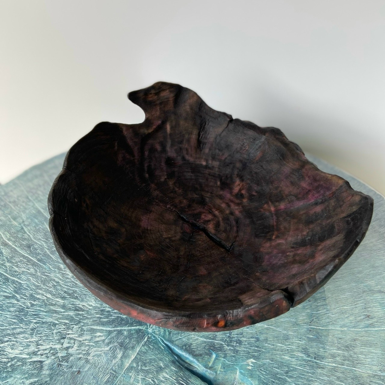 Чаша из дерева «Виноградный сок». Арт-объекты для стен. Авторские картины, панно, часы и портреты по фото