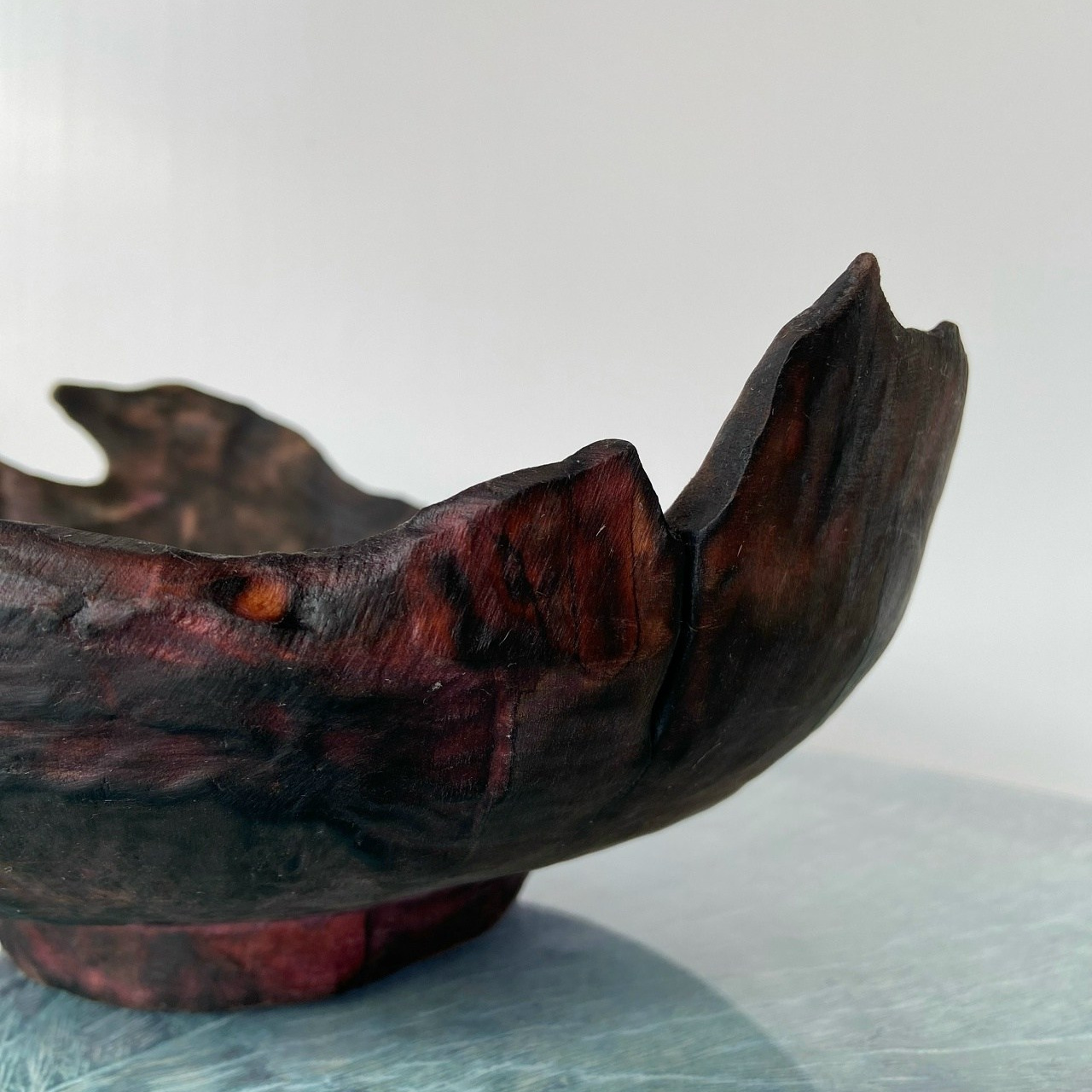 Чаша из дерева «Виноградный сок». Арт-объекты для стен. Авторские картины, панно, часы и портреты по фото