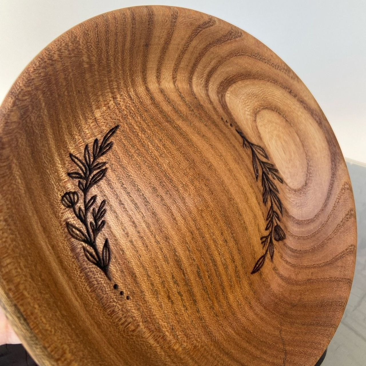 Тарелки из натурального дерева, посуда из дерева. Арт-объекты для стен. Авторские картины, панно, часы и портреты по фото