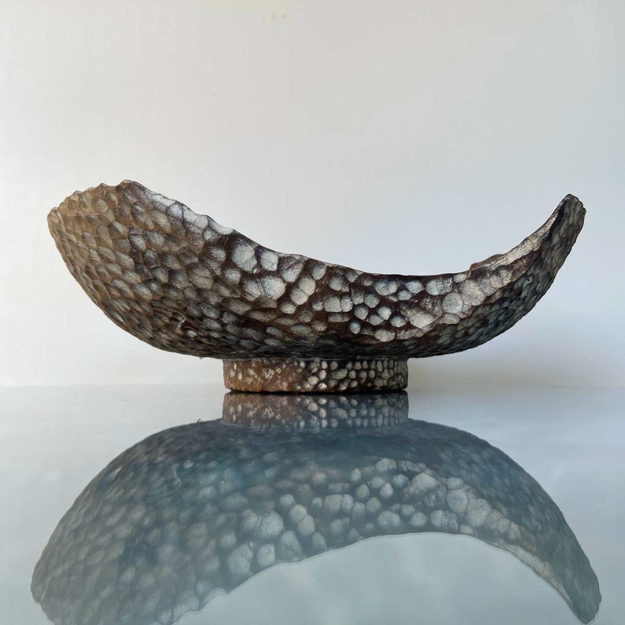 Wooden bowl “White placer”. Art objects for walls. Author’s paintings, panels, clocks and portraits by photo