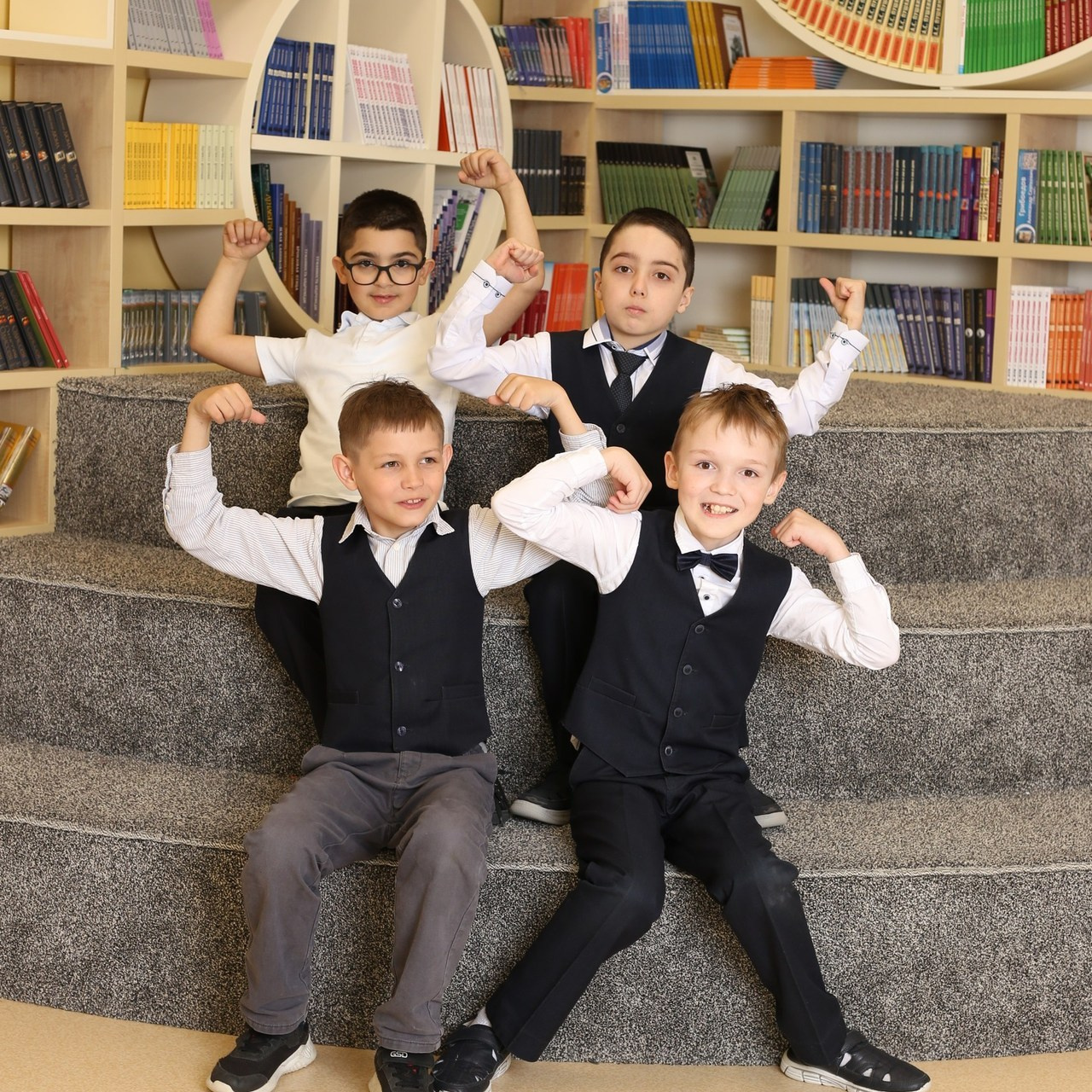 Отзывы о компании Фотобук. Выпускные альбомы в Тюмени для школ, садов, вузов спортивных секций