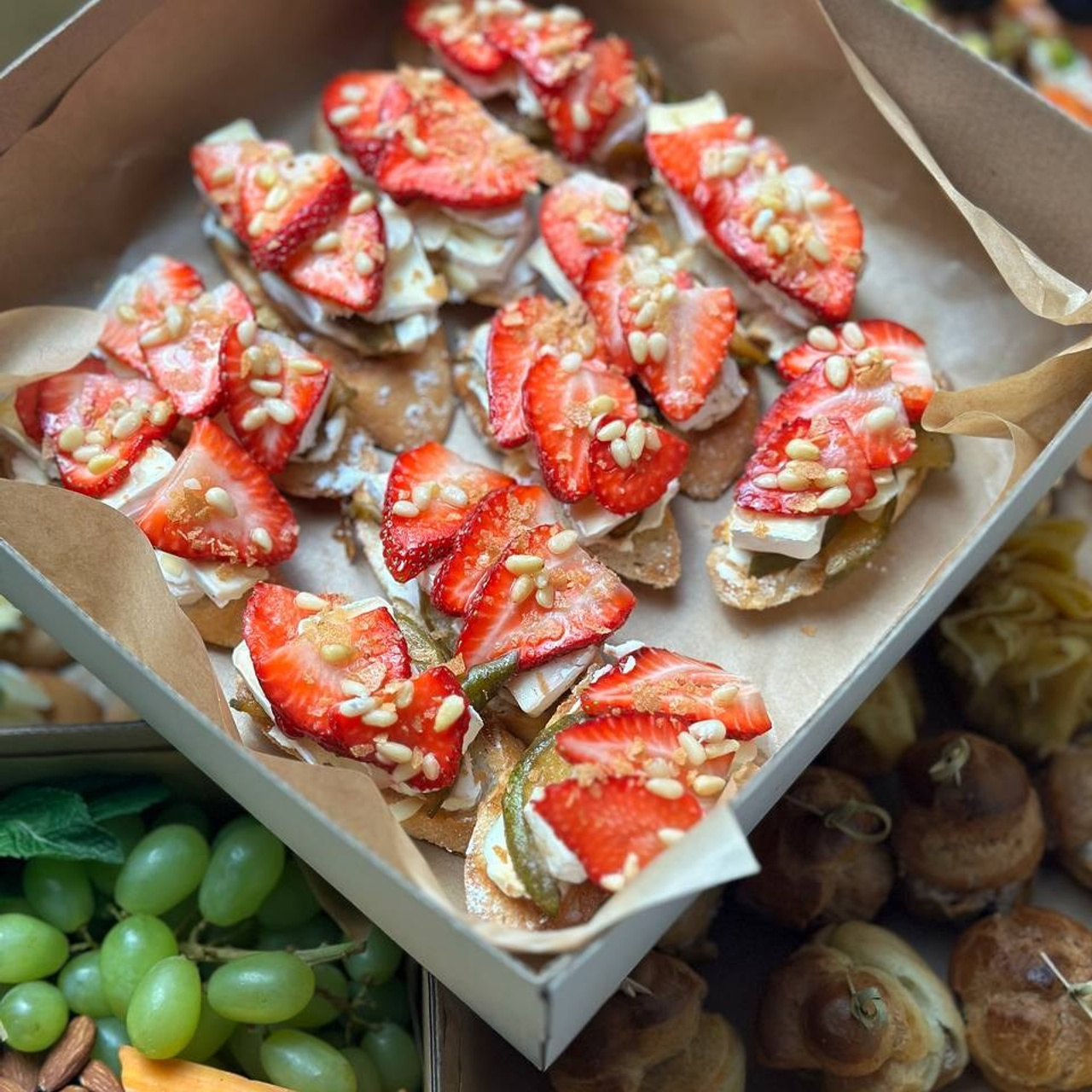 Ваши заказы. Выездной кейтеринг, съедобные букеты, торты и сладости на заказ