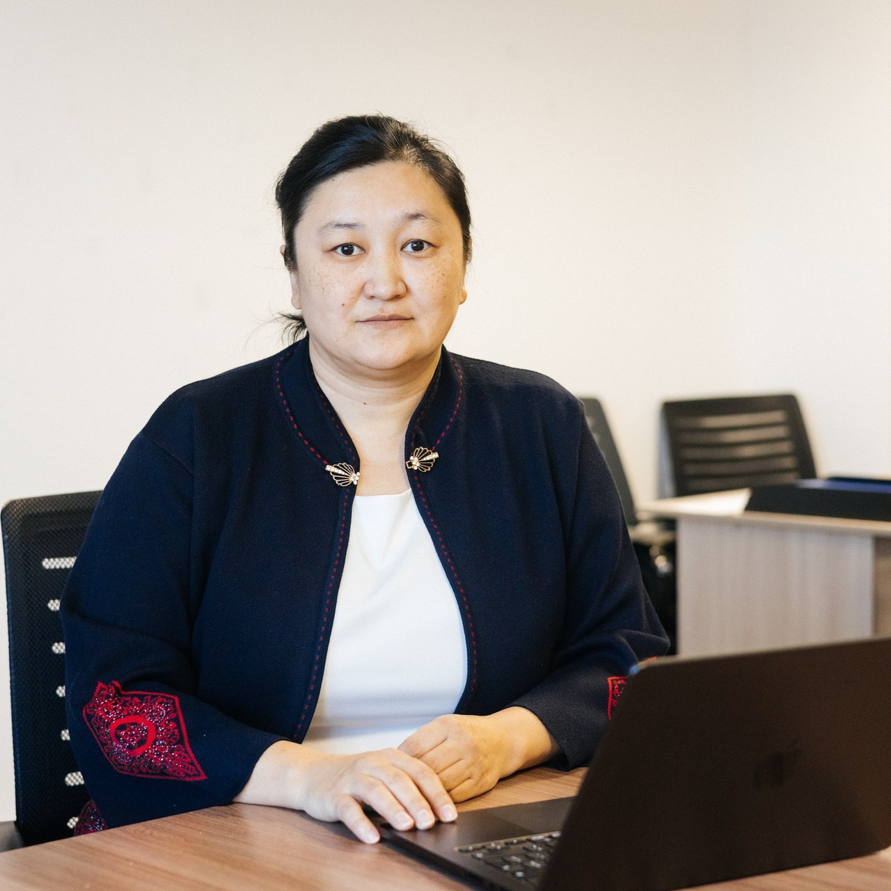 Отзывы о фотографе в Алматы. Фотограф в Алматы Сиражев Карымсак. Фотосессия, бизнес портреты