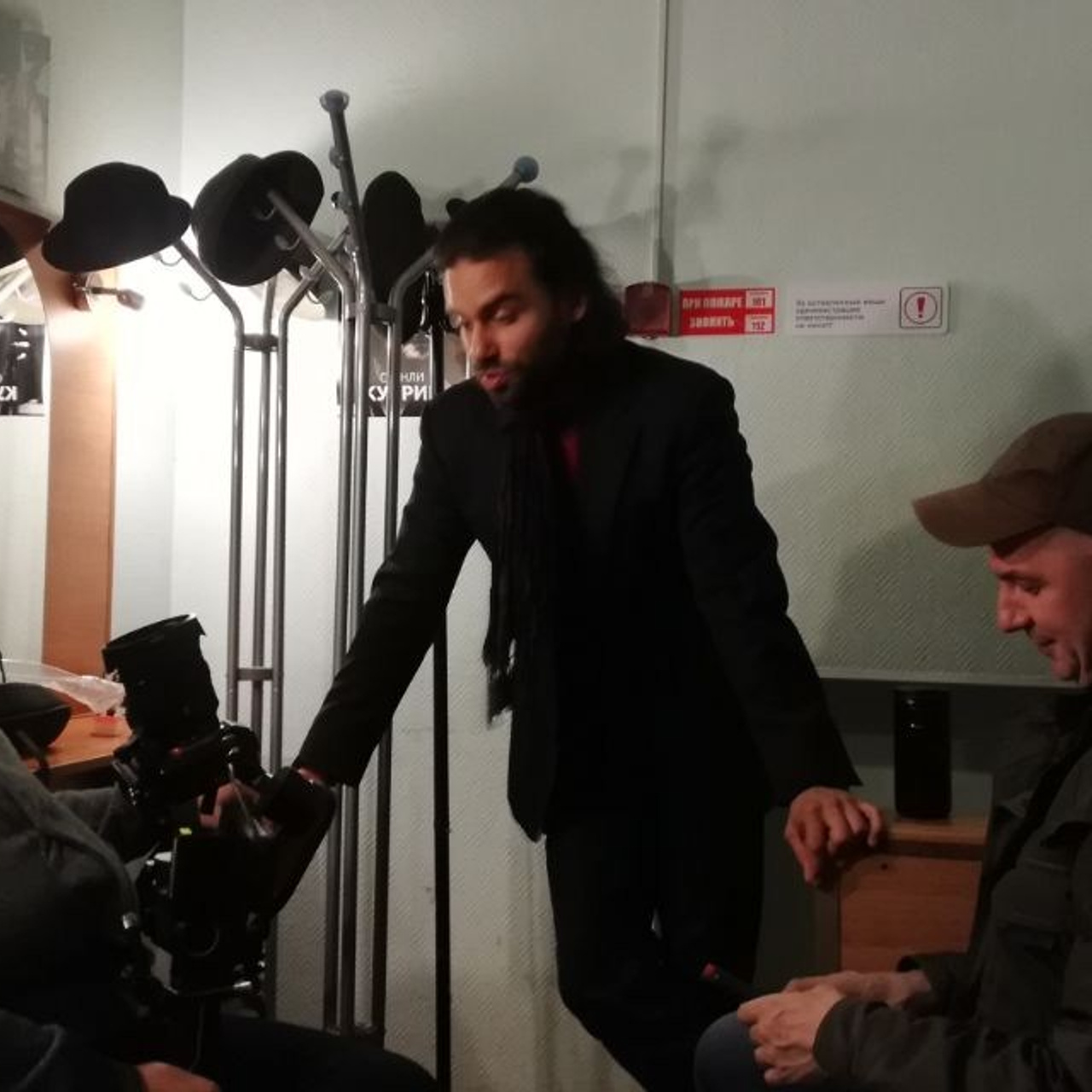 Алексей Лузин, Владимир Квант и Евгений Орешкин в перерыве между дублей. Съемка короткометражного фильма Вертелов.