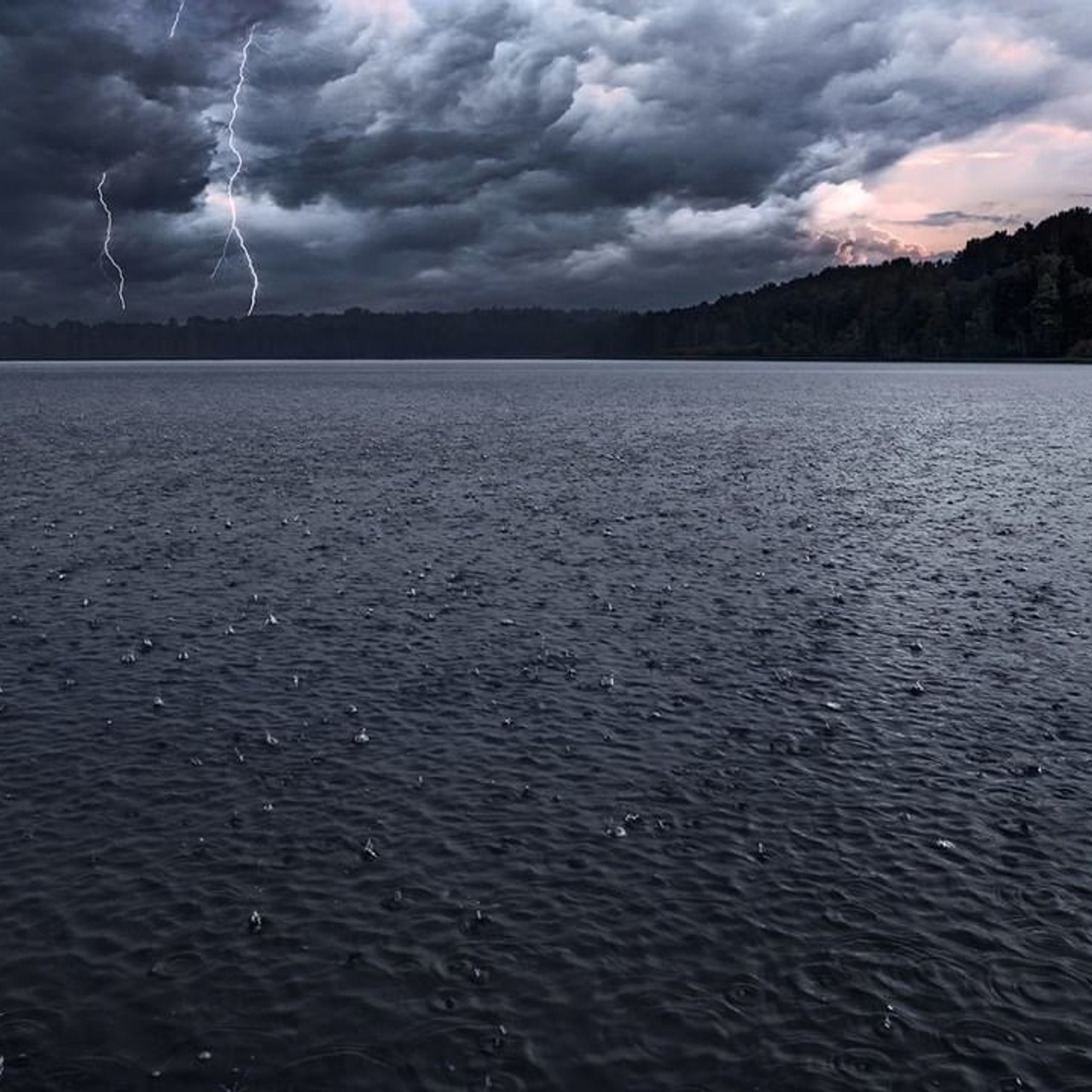 Съёмка молний. Фотограф Константин Шамин