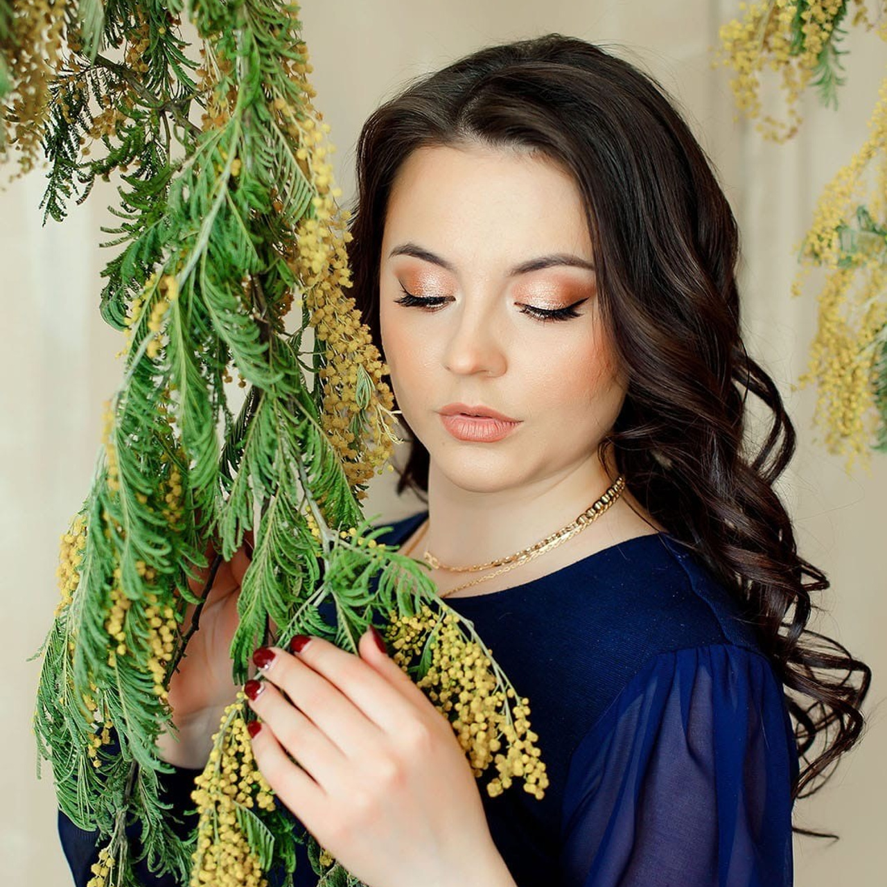 Фотосессия с цветами красивой девушки. Дима Никитин свадебный и семейный фотограф в Ижевске и Удмуртии с 2007 года