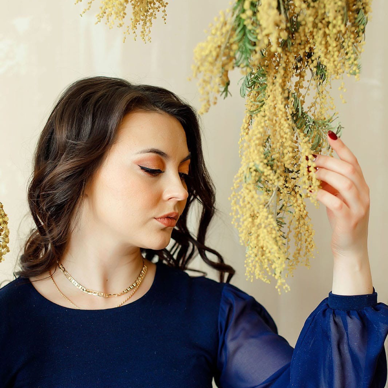 Фотосессия с цветами красивой девушки. Дима Никитин свадебный и семейный фотограф в Ижевске и Удмуртии с 2007 года