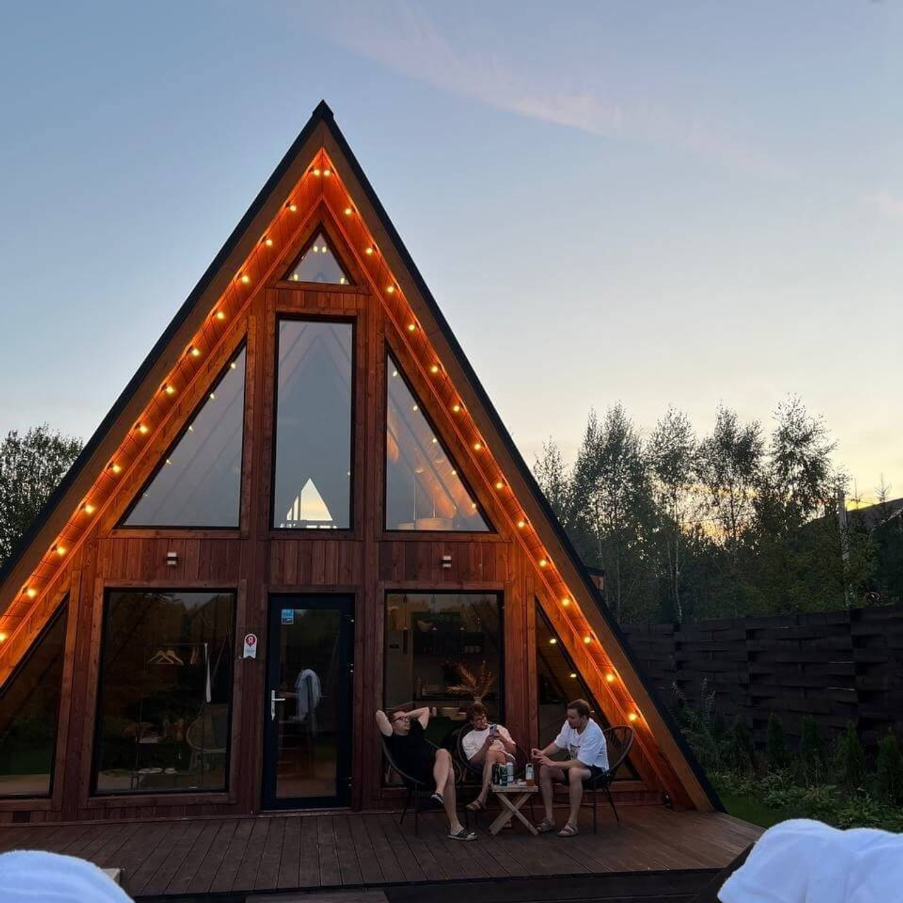 Треугольный коттедж на 6 человек с чаном и баней — Афрейм в подмосковье в аренду