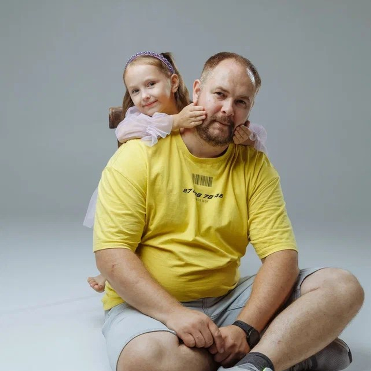 Фотосессия Витали быстро перешла в катание на лошадке