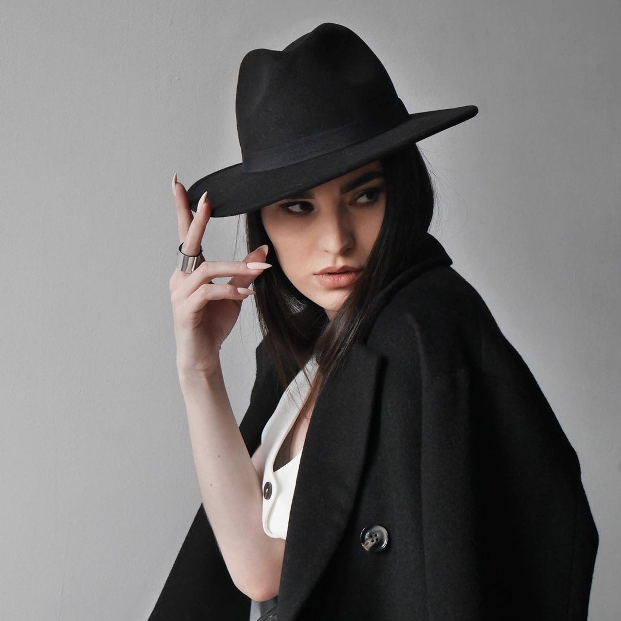 Контент для бренда одежды. Рената Ри контент-мейкер Москва