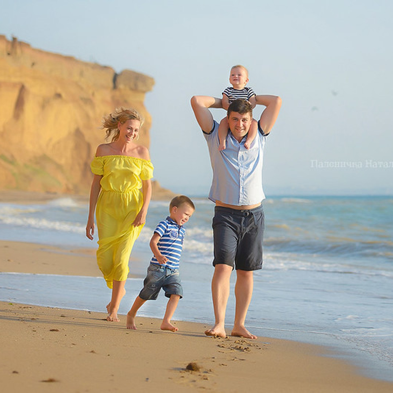  Пляжная фотосессия на берегу в Севастополе
