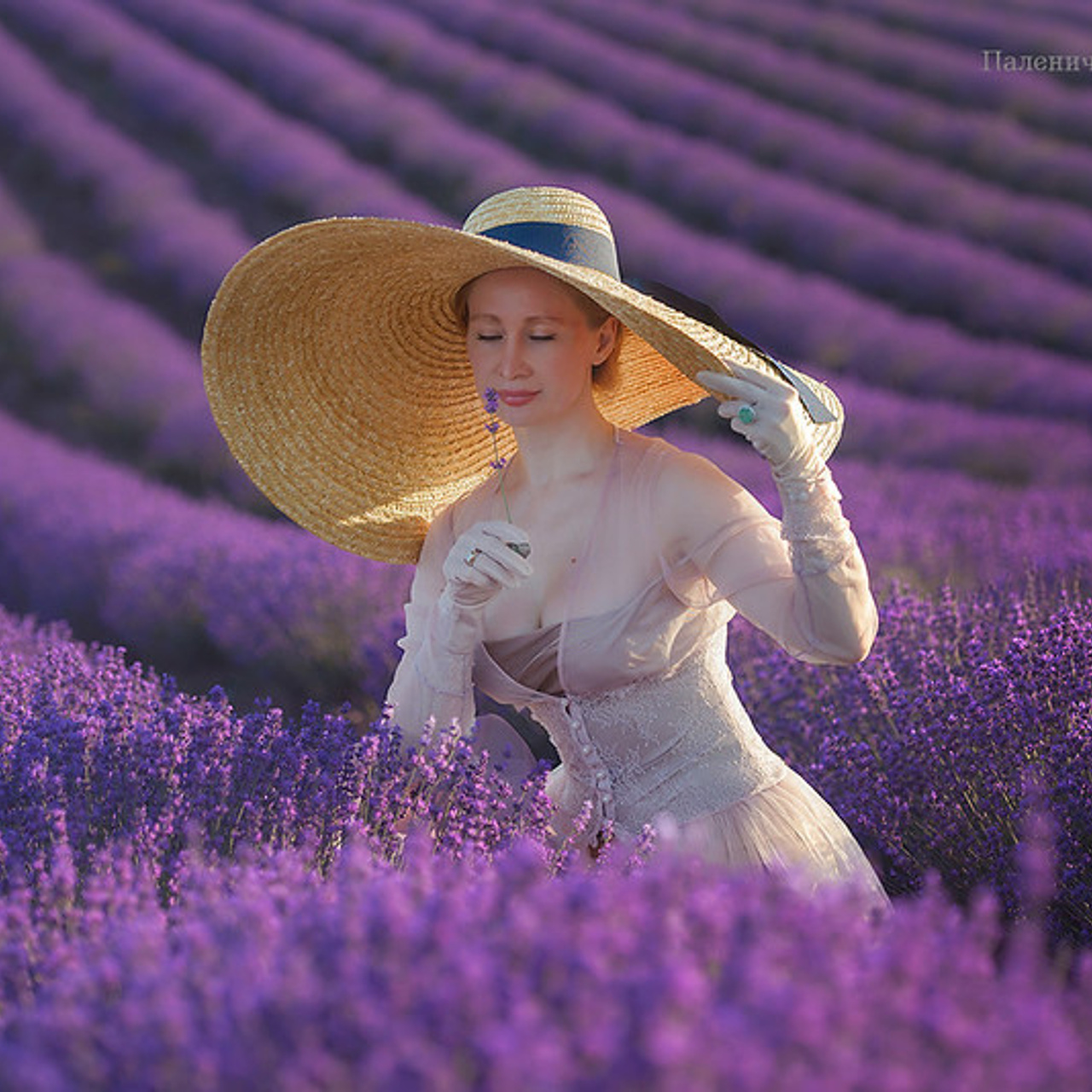 Фотосессия в лаванде в Крыму