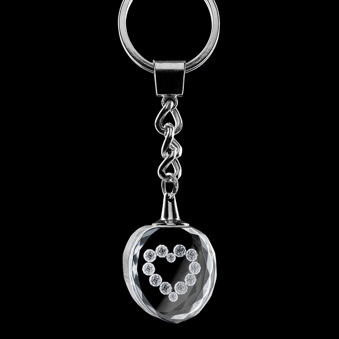 Предметная съёмка на чёрном фоне.