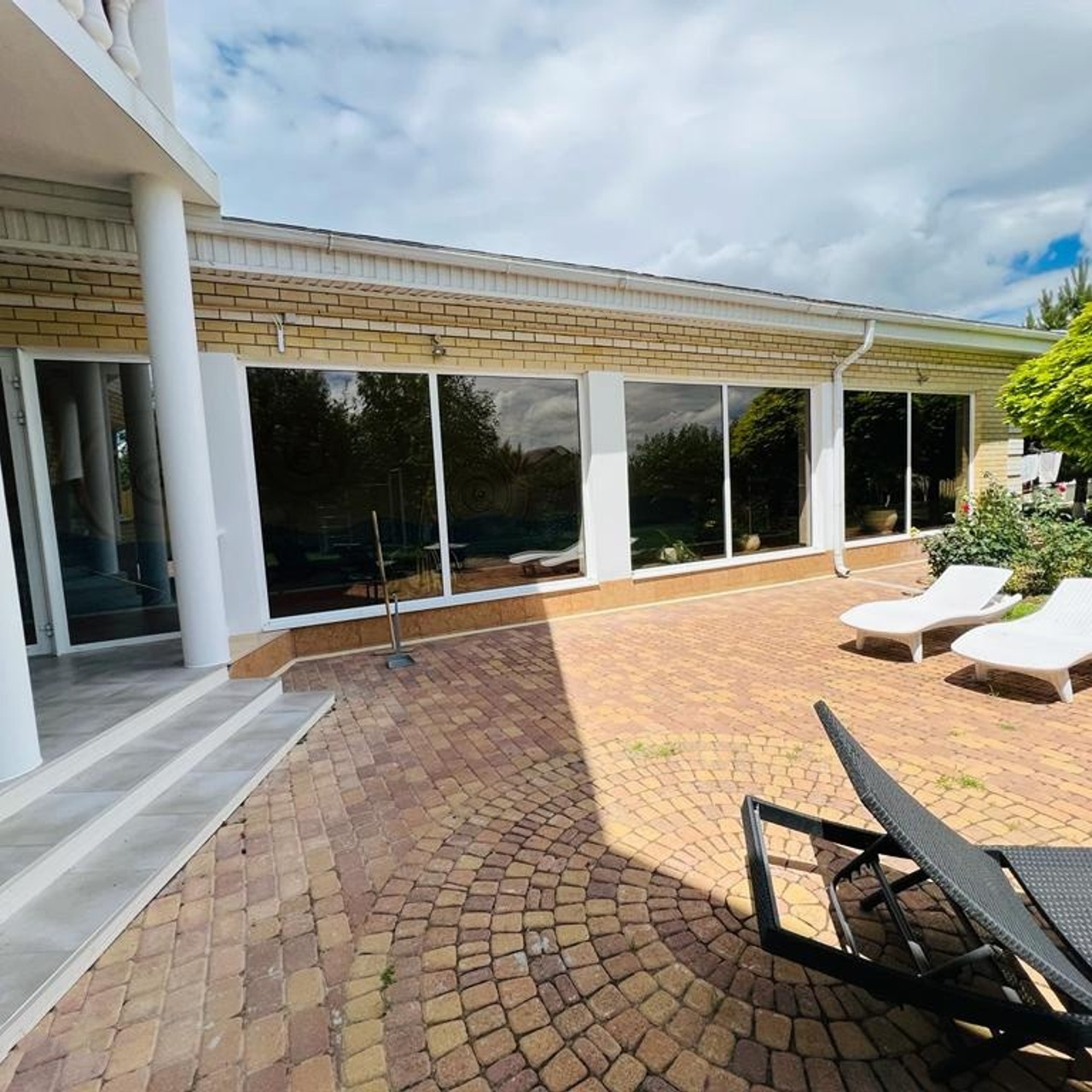 Недвижимость. Eewa.ru