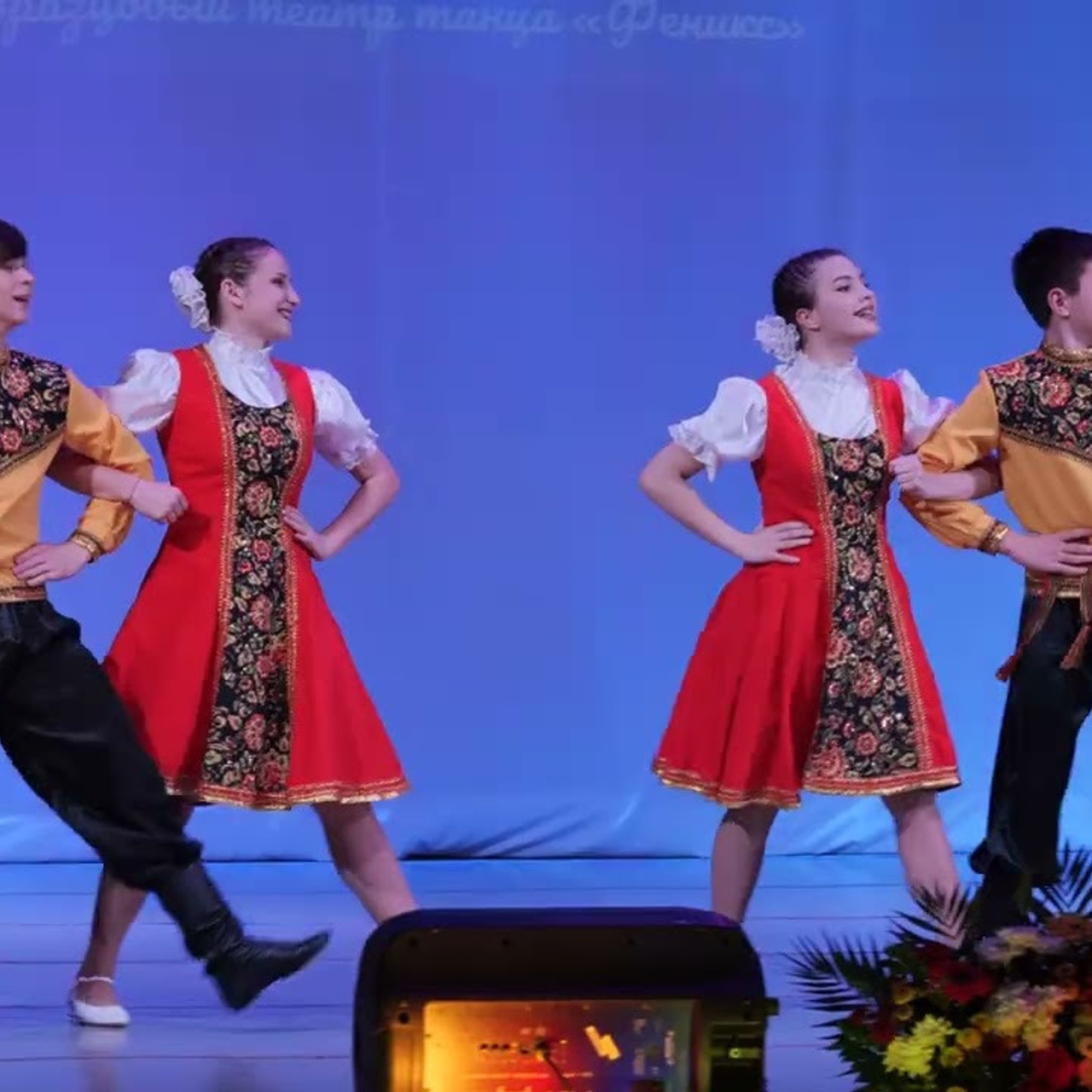 Танцевальный коллектив Родничок. Eewa.ru