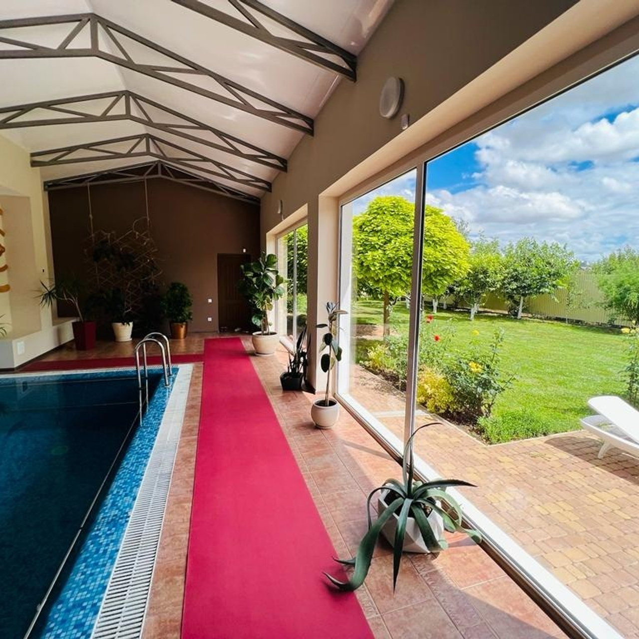 Недвижимость. Eewa.ru