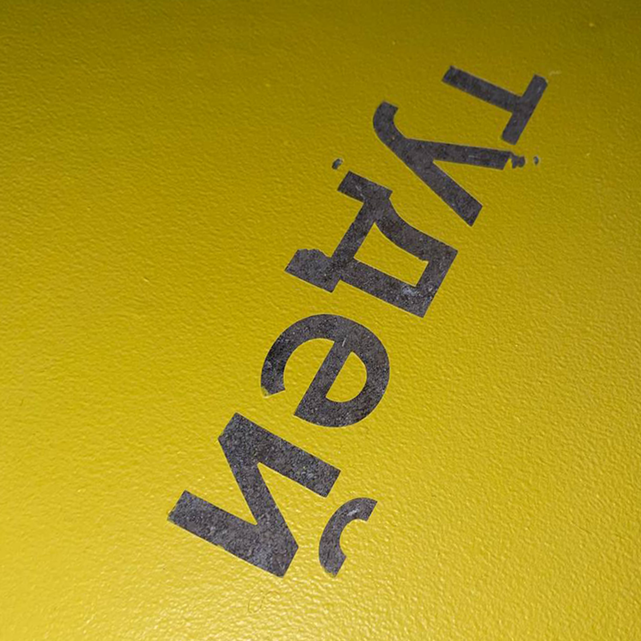 Кофейня Today Coffee, 20 м² — яркий дизайн, эффективная планировка, отдельный склад, 6 посадочных мест. Дизайн интерьера в Петербурге Ворфаламеева Яна