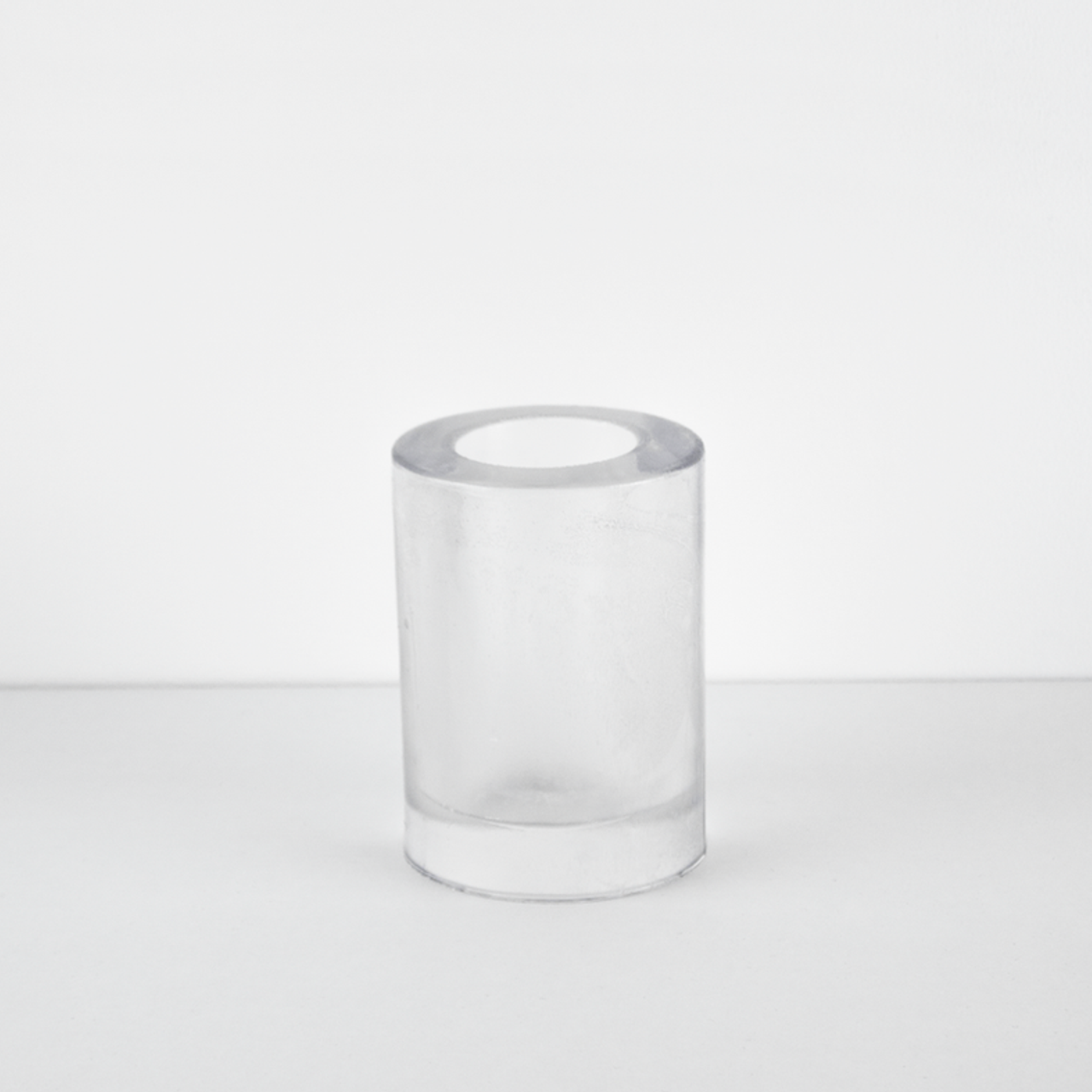 Прозрачная ваза и зеркальце. Дизайн интерьера в Петербурге Ворфаламеева Яна