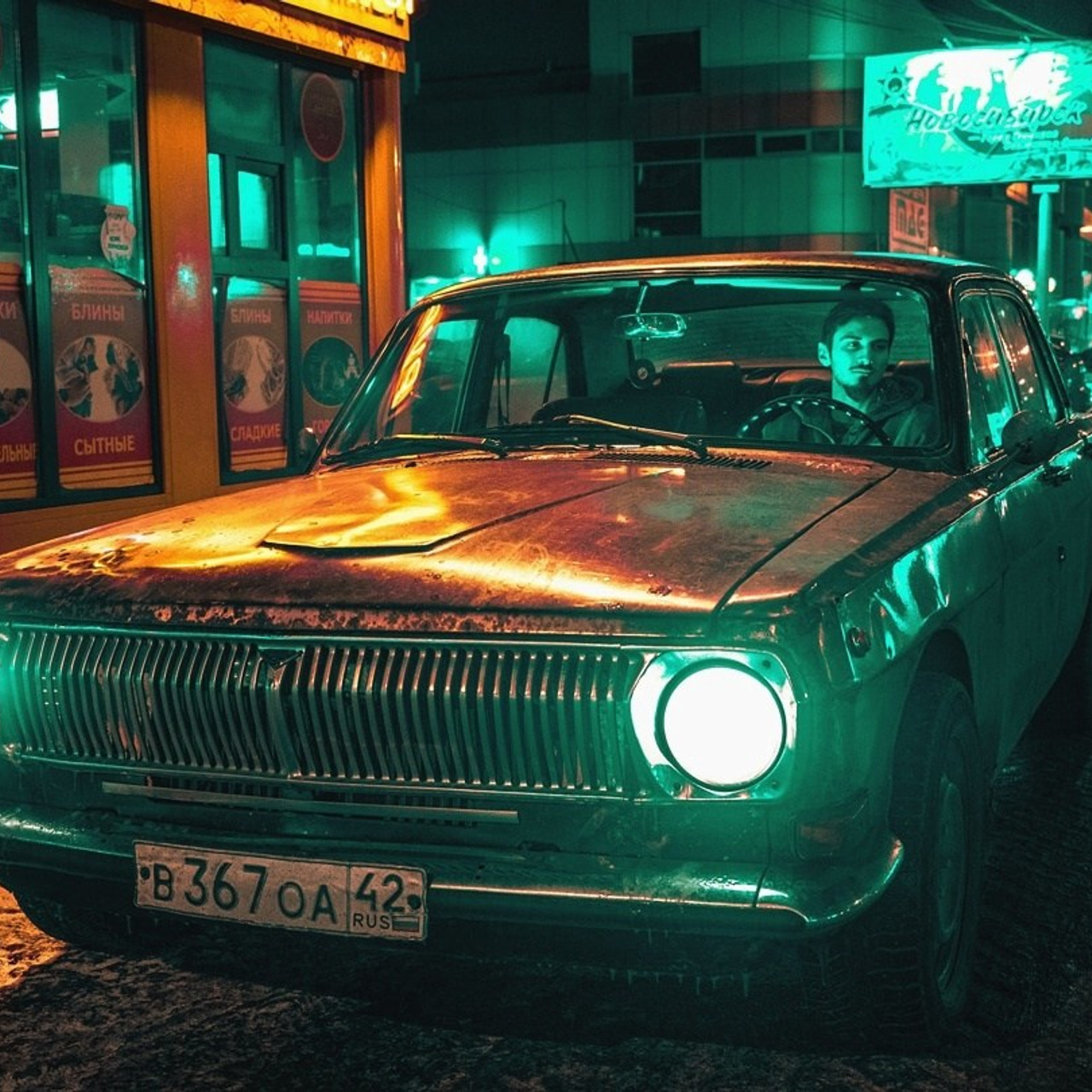 Фотосессия Волга 1974 V8 × Новосибирск