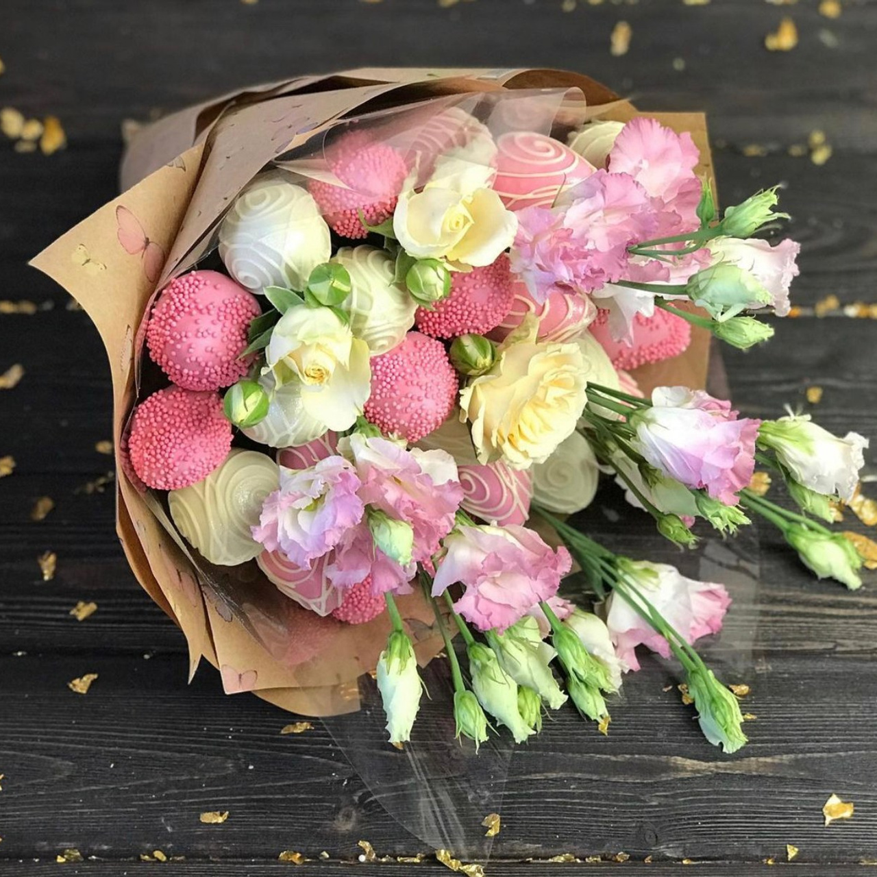 Букет из клубники в шоколаде "Пленительная простота". Клубника в шоколаде в Сургуте