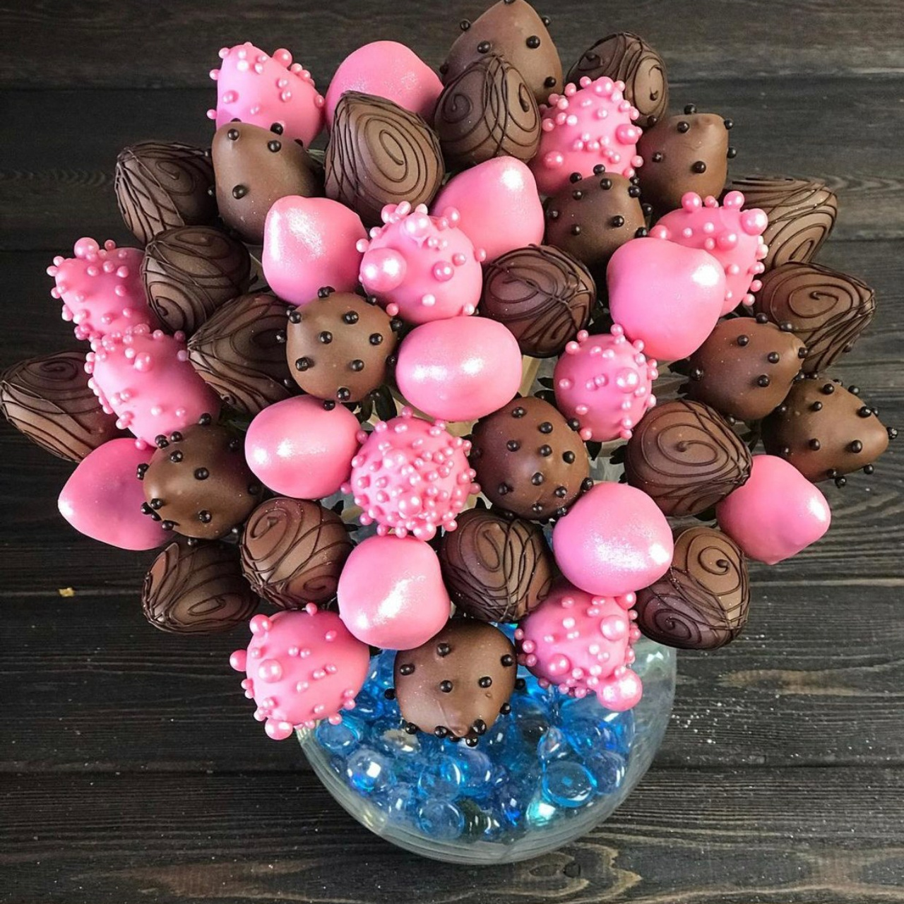 Букет из клубники в шоколаде "Розовый блеск". Клубника в шоколаде в Сургуте