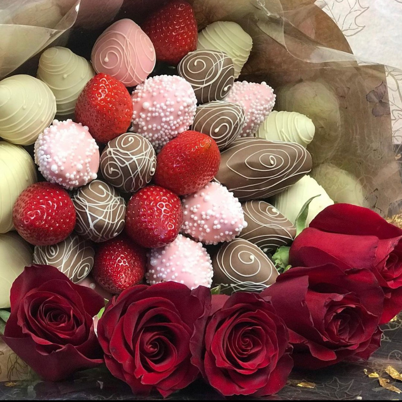 Букет из клубники в шоколаде "Волнующая встреча". Клубника в шоколаде в Сургуте