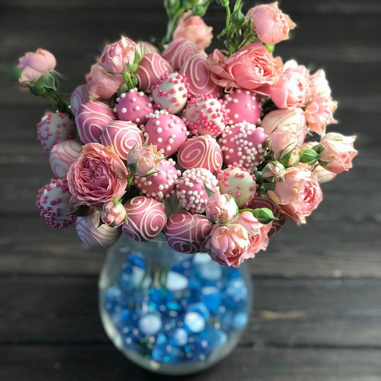 Букет из клубники в шоколаде "Подарок Амура". Клубника в шоколаде в Сургуте