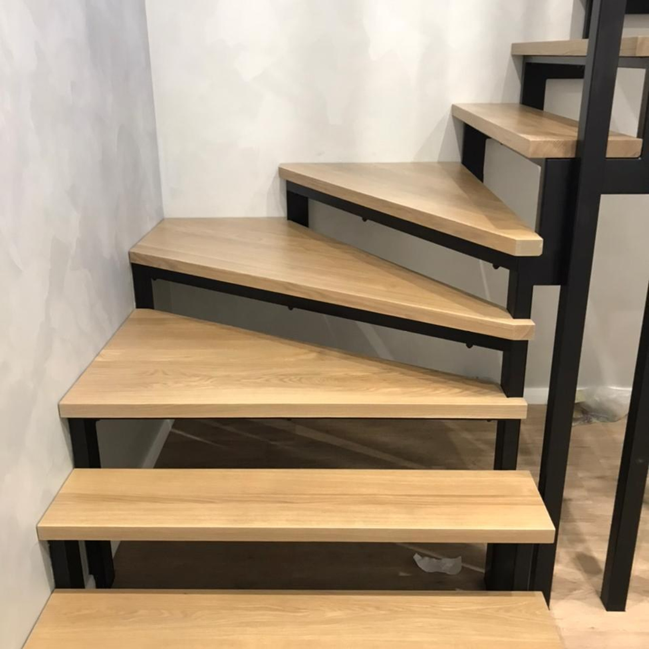 Поворотная на металле