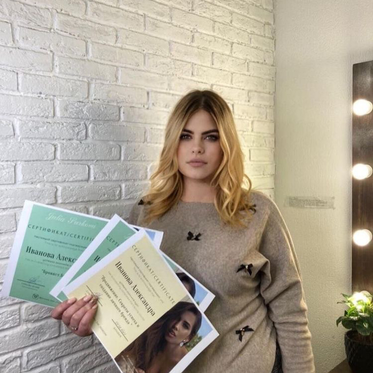 ОТЗЫВЫ. СВАДЕБНЫЙ ВИЗАЖИСТ-СТИЛИСТ В МОСКВЕ ПРИЧЕСКИ МАКИЯЖ БРОВИ ВЫЕЗД