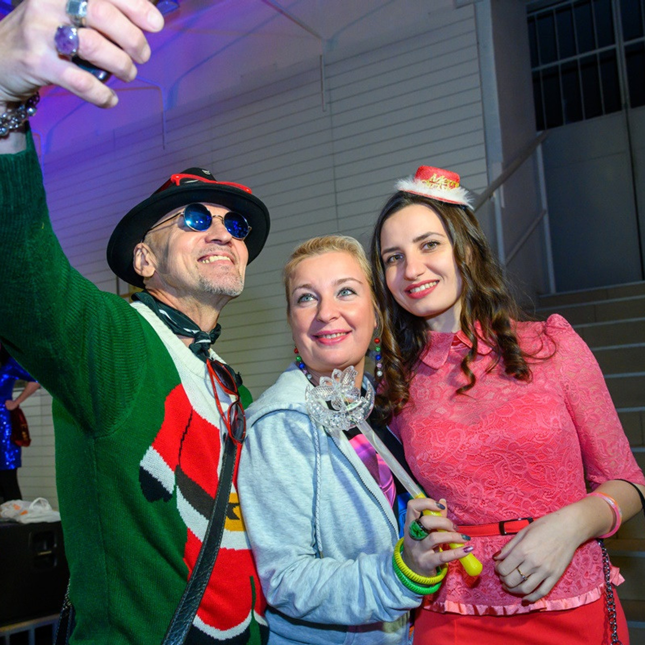 Люминографический карнавал новый год выставка маске-рад