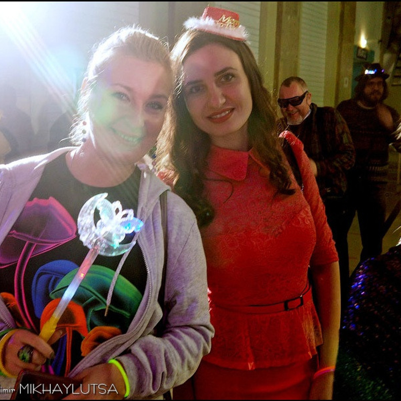 Люминографический карнавал новый год выставка маске-рад