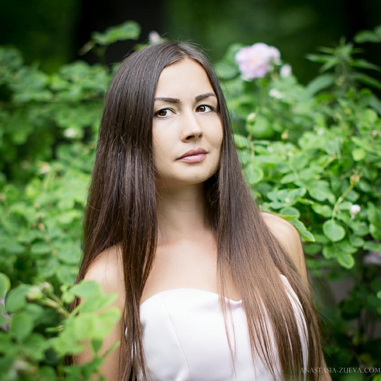 Фотопрогулка с девушкой на Елагином острове и фотосессия в цветении роз