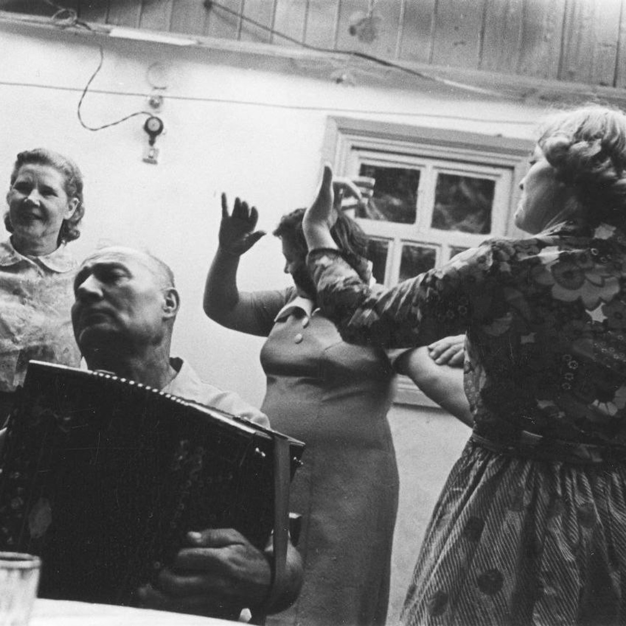 Текущая выставка. «О&nbsp;ЛЮДЯХ» Михаил Дмитриев