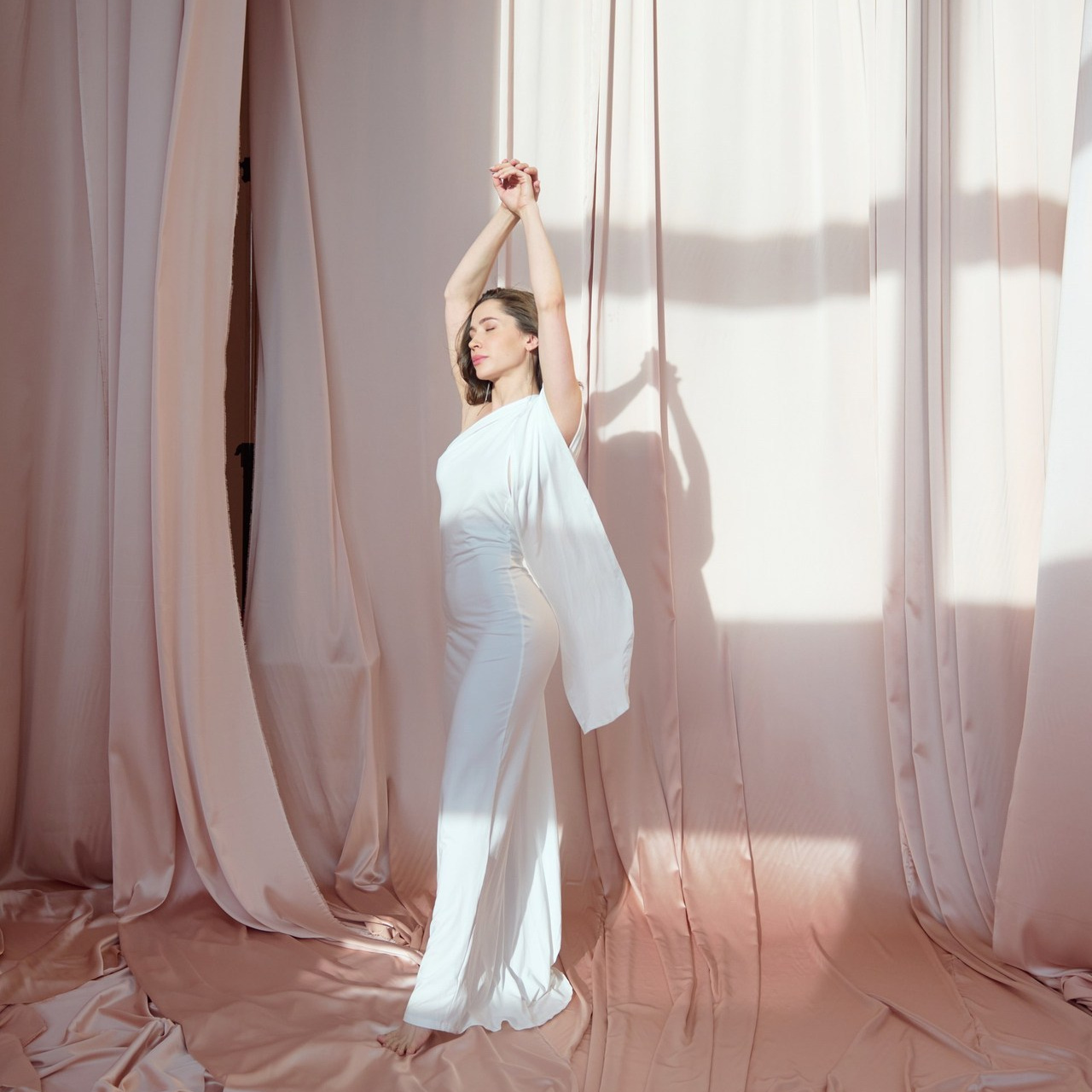 Беременная фотосессия в Новосибирске и Москве — нежная и стильная съёмка | Фотограф Яна Иванова. Фотограф в Новосибирске и Москве — свадьбы, портреты, бренды | Яна Иванова