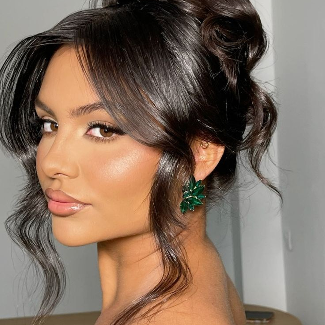 МАКИЯЖ И&nbsp;УКЛАДКИ