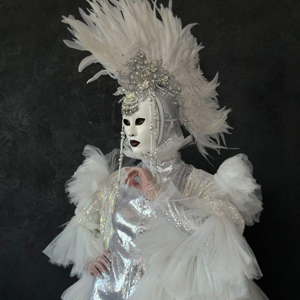 Блог. Фотографии, видео от Лисавлесу. Мимы и Ходулисты на встречу гостей. Москва