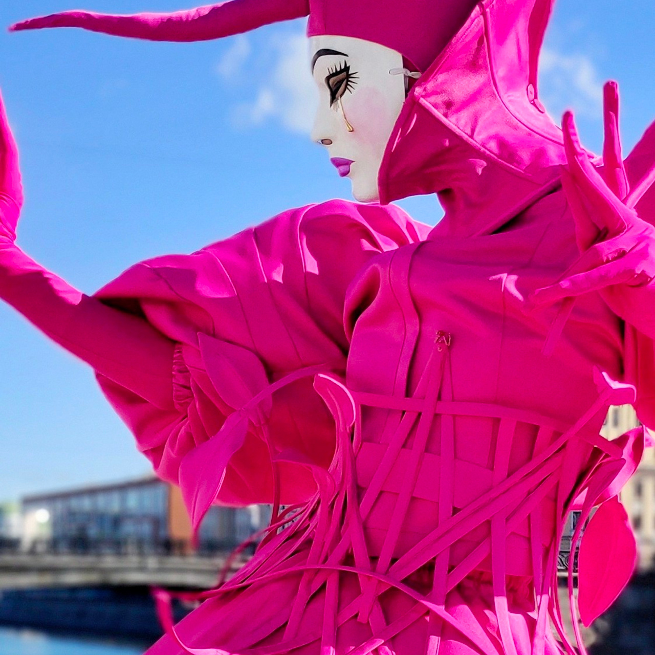 Персонаж белая Бабочка. Мимы и Ходулисты на встречу гостей. Москва