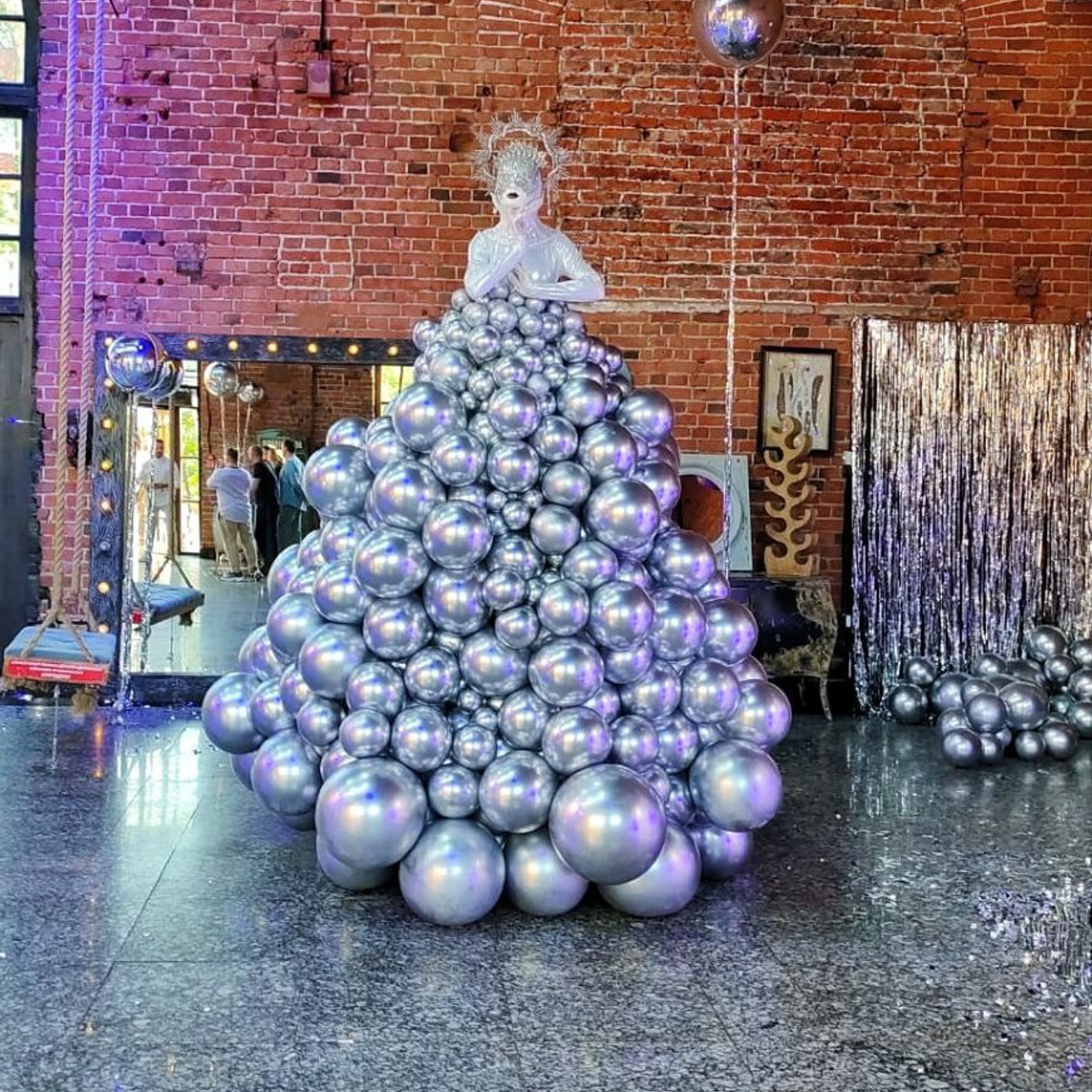 Блог. Фотографии, видео от Лисавлесу. Мимы и Ходулисты на встречу гостей. Москва