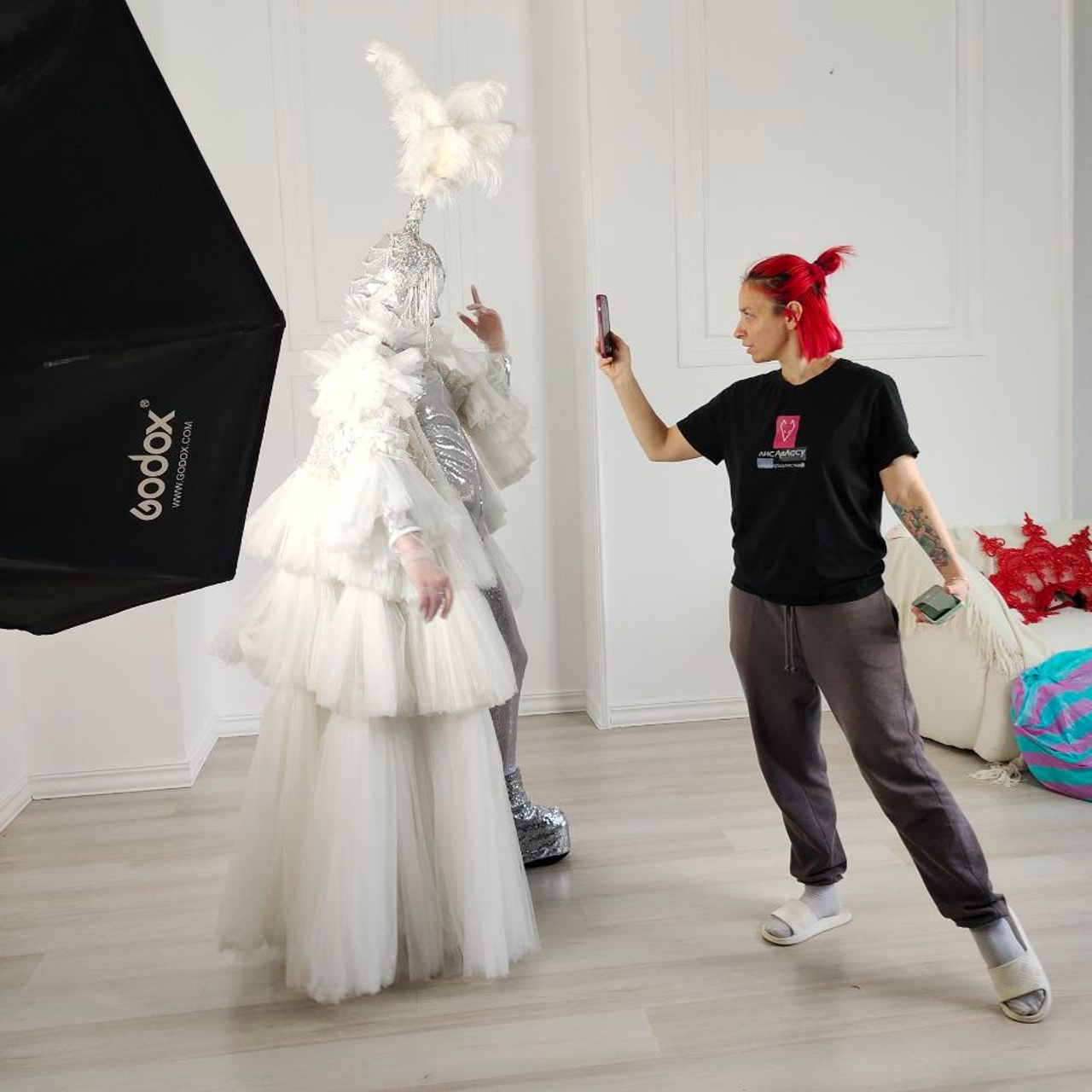 Блог. Фотографии, видео от Лисавлесу. Мимы и Ходулисты на встречу гостей. Москва