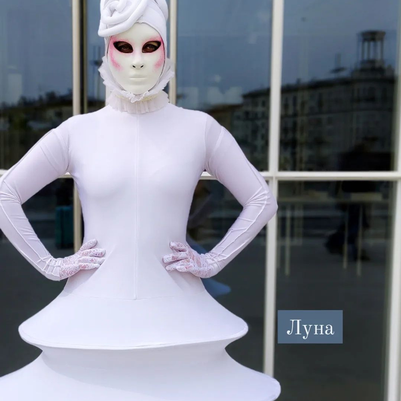 Персонаж белая Бабочка. Мимы и Ходулисты на встречу гостей. Москва